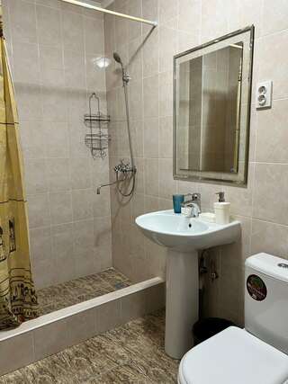 Гостиница Заря Лазаревское Классический четырехместный номер-5