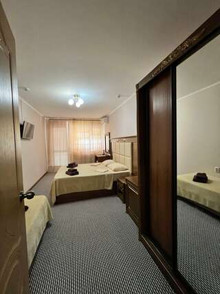 Гостиница Заря Лазаревское Классический трехместный номер-4