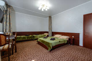 Гостиница Заря Лазаревское Стандартный четырехместный номер-1