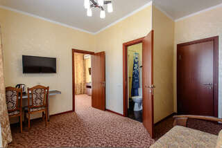 Гостиница Заря Лазаревское Семейный номер с балконом-7