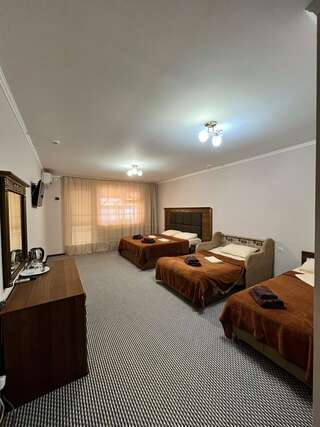 Гостиница Заря Лазаревское Классический четырехместный номер-4