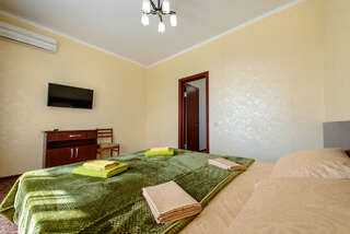 Гостиница Заря Лазаревское Семейный номер с балконом-4